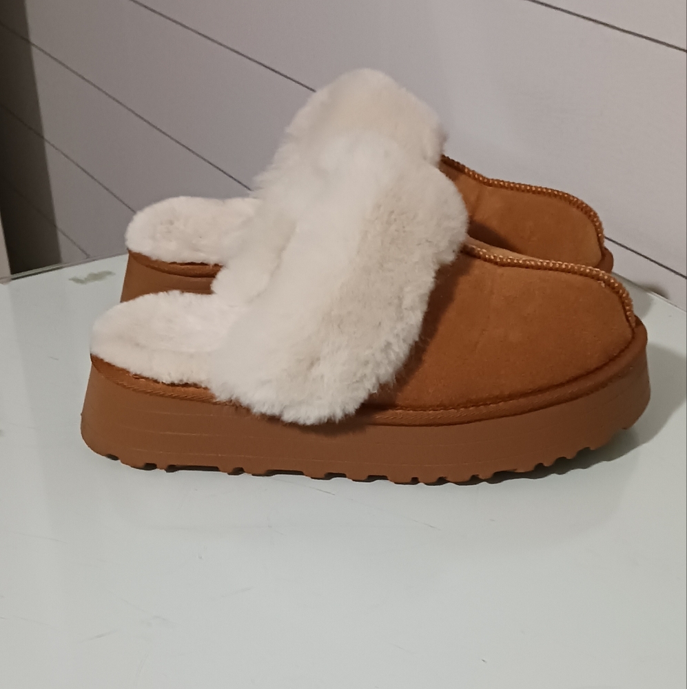 Platform fuzzy clogs